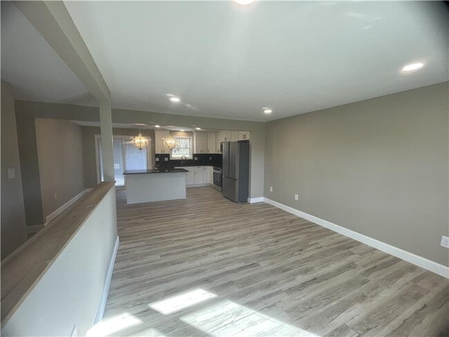 Building Photo - 889 Township Rd 217