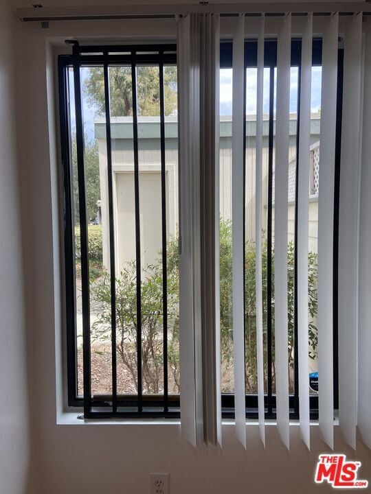 Building Photo - 10574 Sunland Blvd