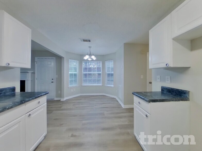 Building Photo - 5431 Sapphire Cir