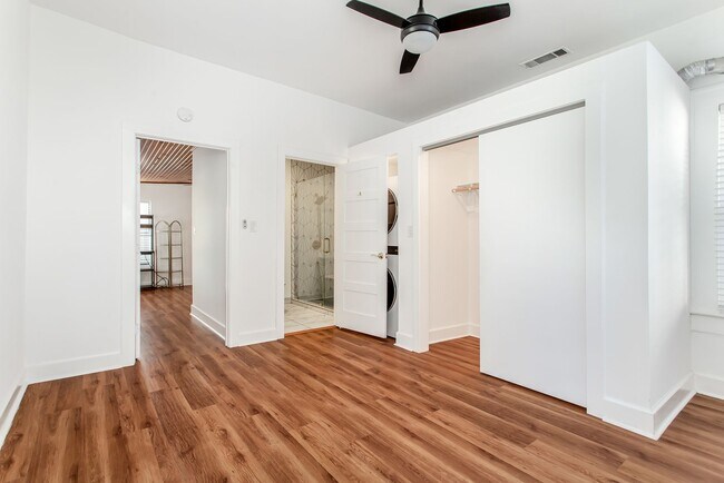 Building Photo - Beautiful Craftsman Style in Junius Heights!