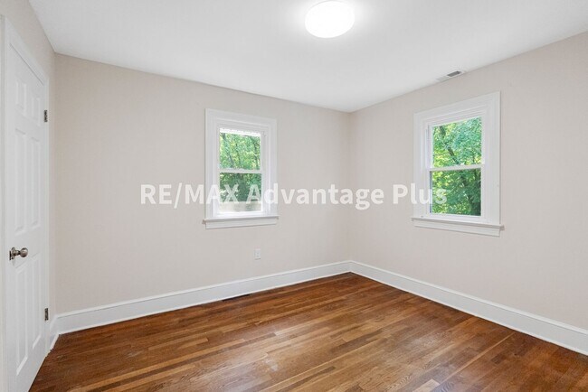 Building Photo - 1508 Noblin Dr
