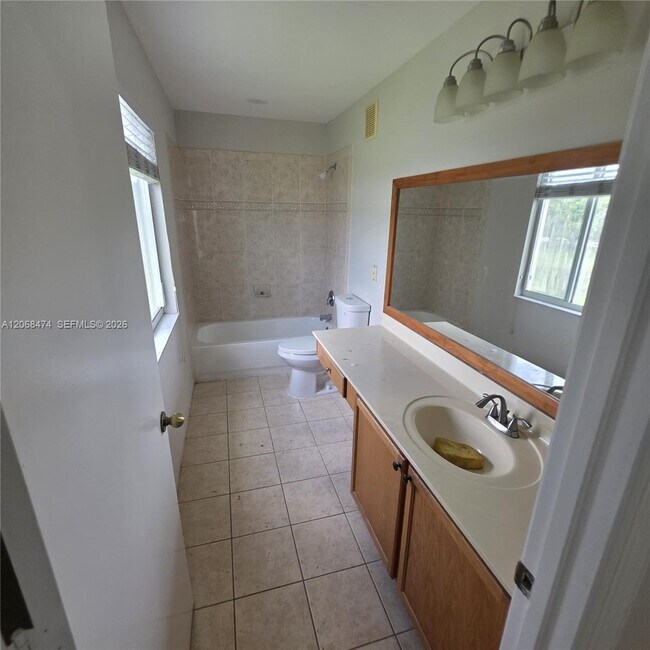 Building Photo - 4730 Lago Vista Dr