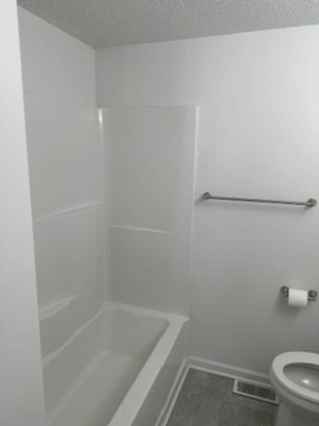 Building Photo - Welcome Home! Beautiful 4 Bedroom 2 Bath Home in Kansas City, MO