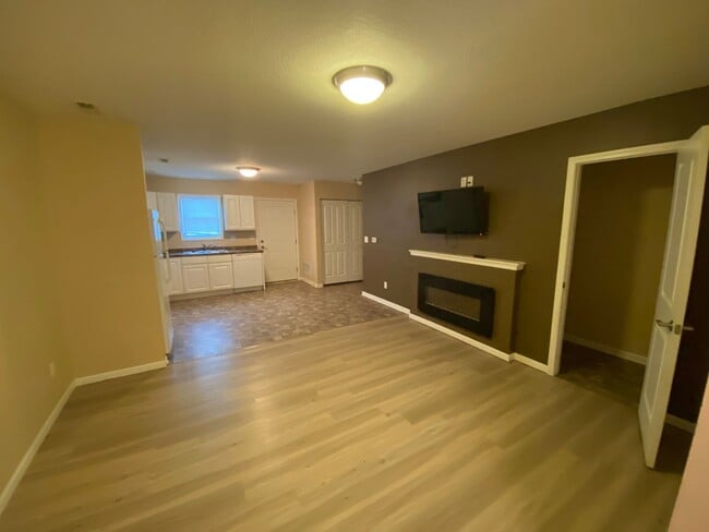 Building Photo - Fox Run Townhomes 1