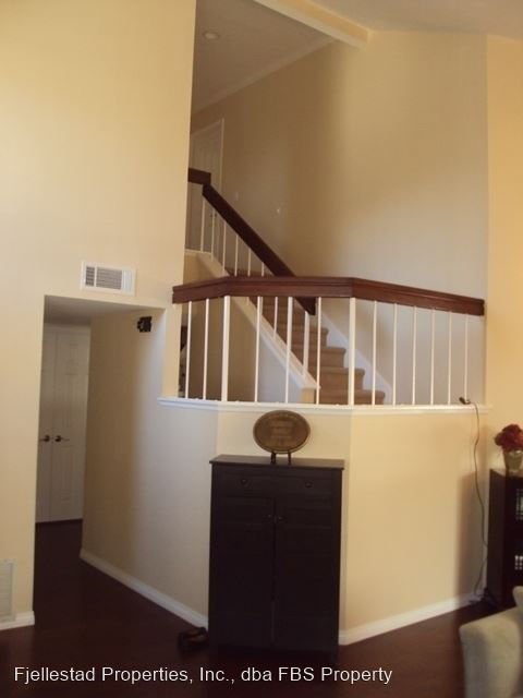 Building Photo - 4 br, 2.5 bath House - 10060 Branford Road