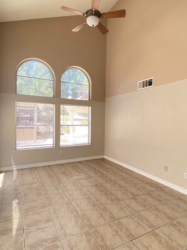 Building Photo - 1425 Spice Sky Dr