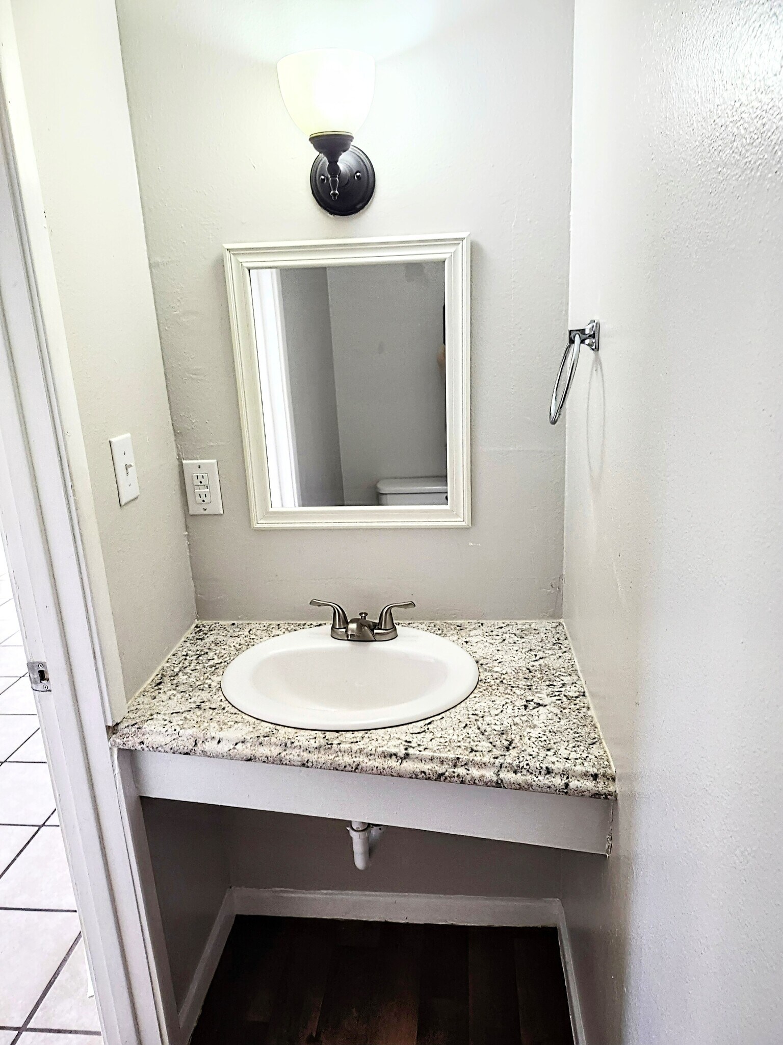 Half bath downstairs - 2519 beech st