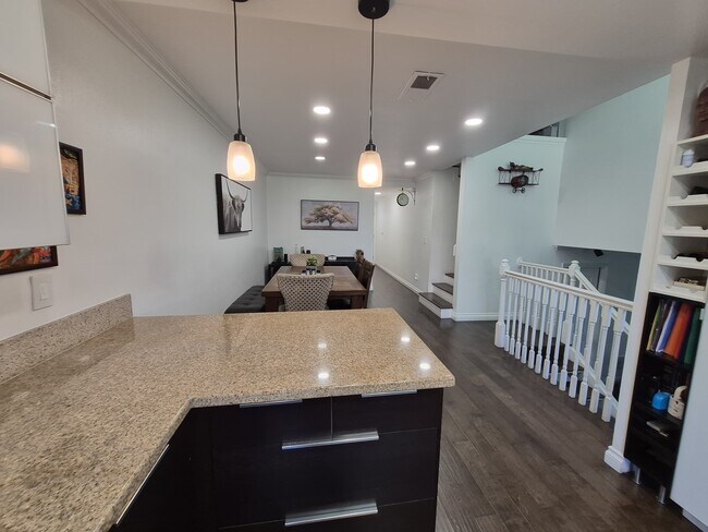 Building Photo - 5313 Sevilla Ct