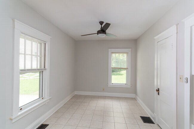 Building Photo - 601 Rushton Rd