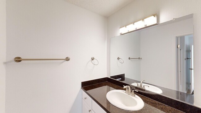 Building Photo - 33 Clay Ct