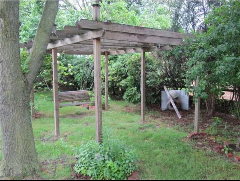 Building Photo - 2123 Eileen Rd