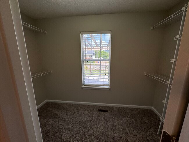 Building Photo - 5708 Sunburst Ct