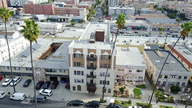 Building Photo - 738 S New Hampshire Ave