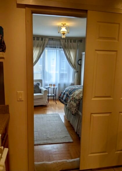 Building Photo - 723 8th Ave