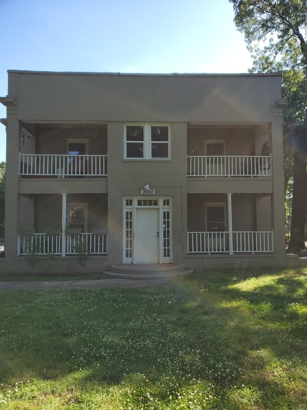 Primary Photo - 2100 E 7th St
