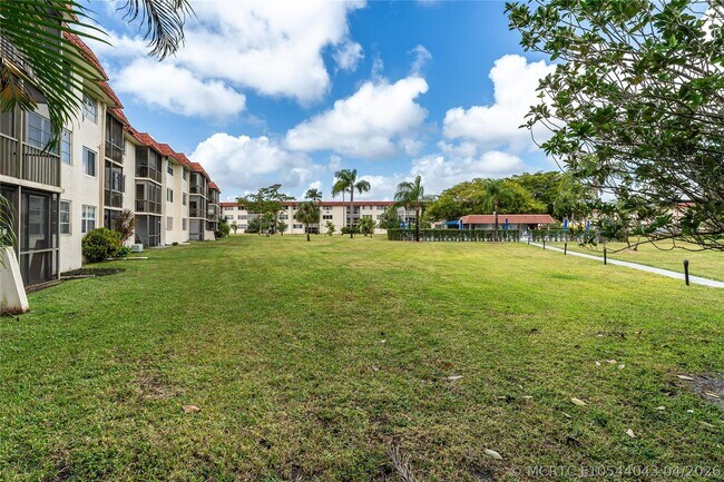 Building Photo - 9523 S Hollybrook Lake Dr