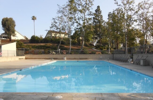 Building Photo - Stunning Newbury Park Home