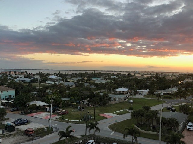 Building Photo - 355 S Ocean Dr