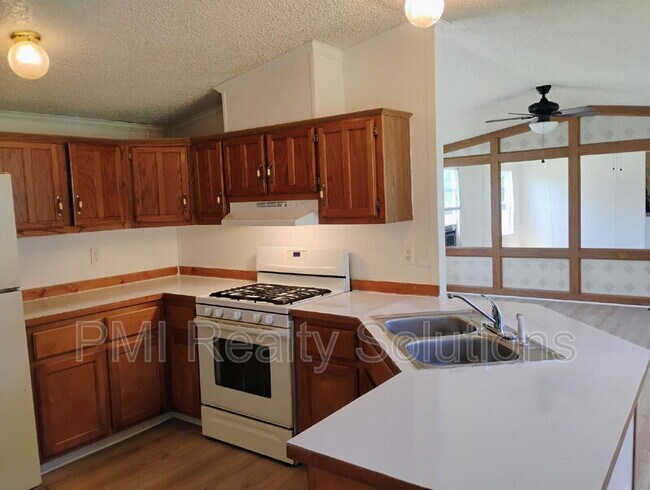 Building Photo - 305 W Dixieland Ave