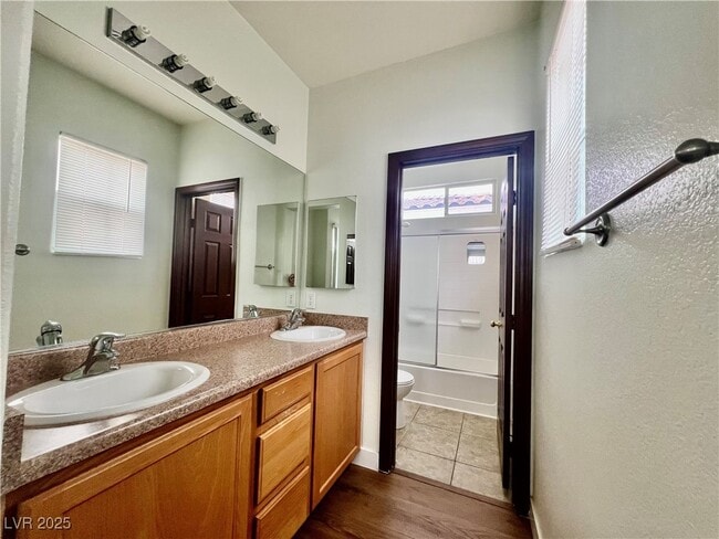 Building Photo - 1324 Sun Village Ave