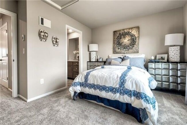 Building Photo - Sunrise TOWN HOME 2BDR 2.5BATH W/ 2 CAR GA...