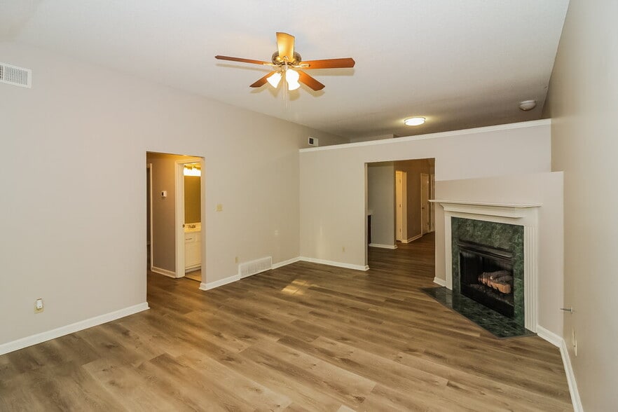 Building Photo - 5700 Kayla Dr