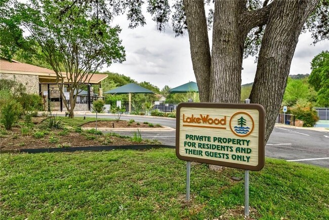 Building Photo - 7211 Lakewood Dr