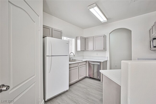 Building Photo - 5525 W Flamingo Rd