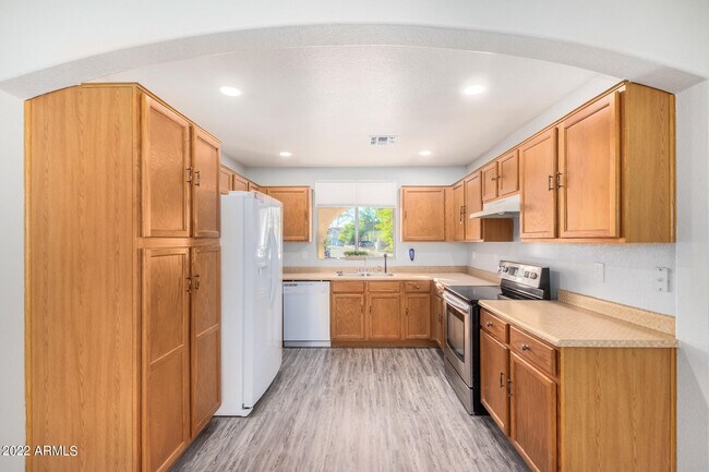 Building Photo - 2609 S Devonna Ln