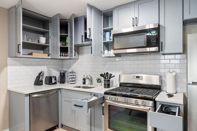 Building Photo - 1009 Front St