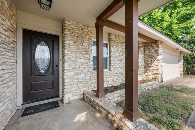 Building Photo - 2506 Oak Ln