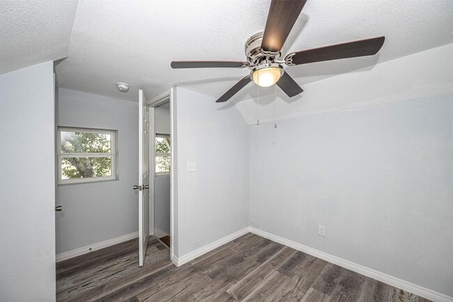 Building Photo - Beautifully updated 4 bed / 2 bath home