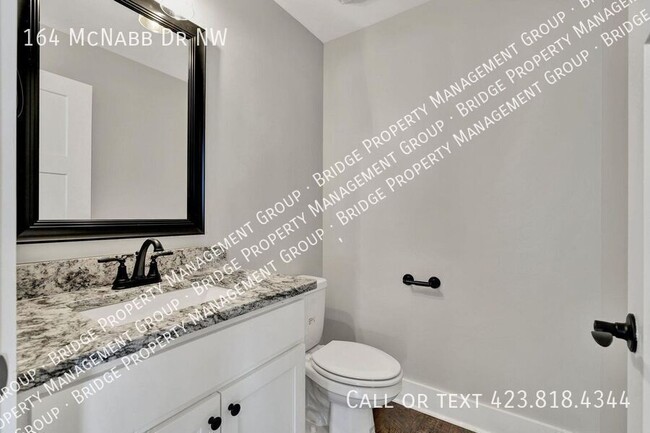 Building Photo - 164 McNabb Dr