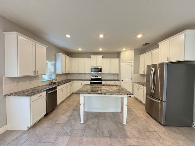 Building Photo - Available NOW!  Incredible, SPACIOUS 5 Bed...