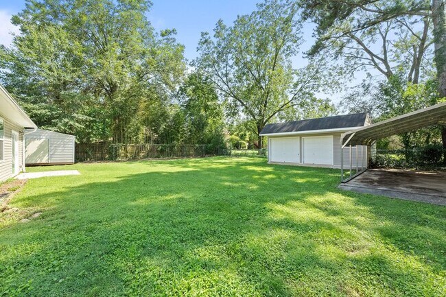 Building Photo - 505 NW Forrest Pk Ct