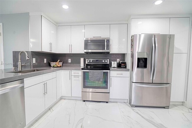 Building Photo - 1261 Presidio Dr