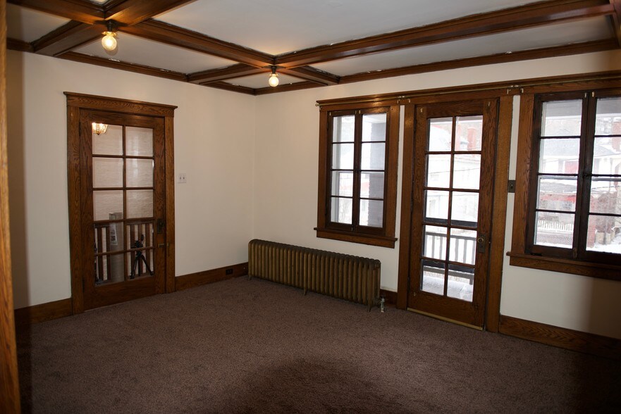 Building Photo - 9 Dinsmore Ave