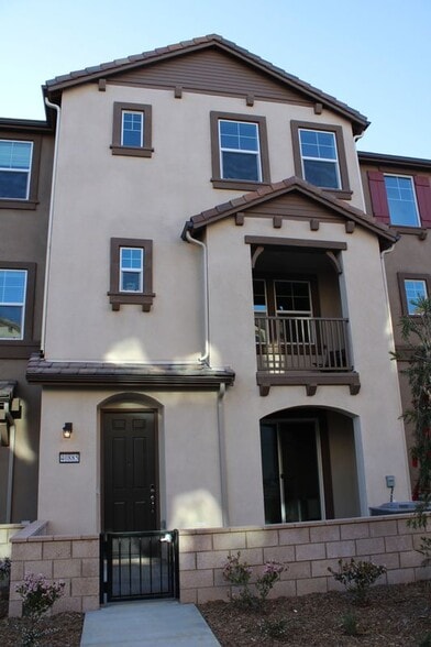 Building Photo - 40885 Melrose Dr