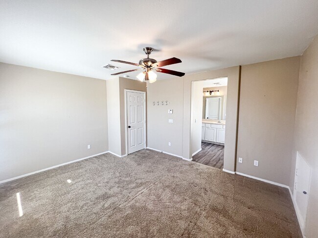 Building Photo - 7016 S 7th Ln