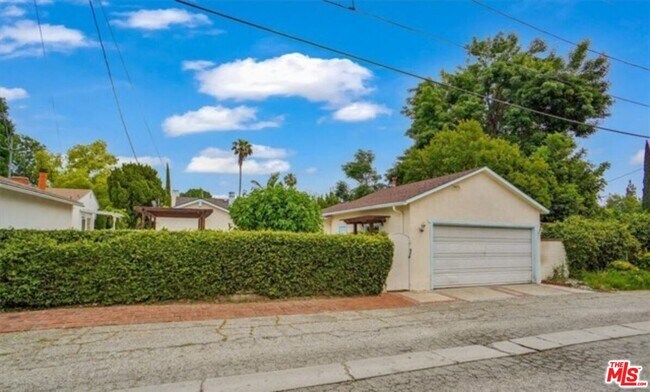 Building Photo - 6453 Montgomery Ave