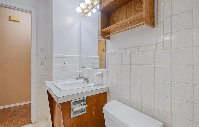 Building Photo - 1926 Cherokee Ln