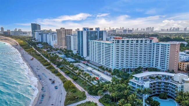 Building Photo - 2899 Collins Ave