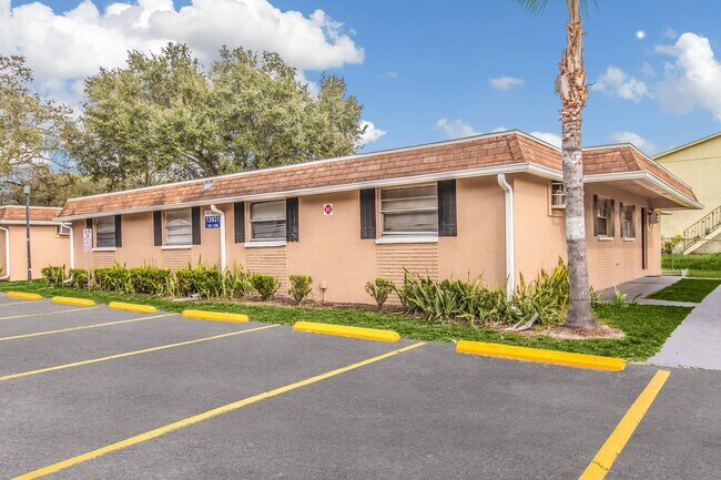 Building Photo - Uptown 68