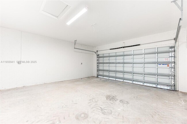 Building Photo - 2209 SE 30th St