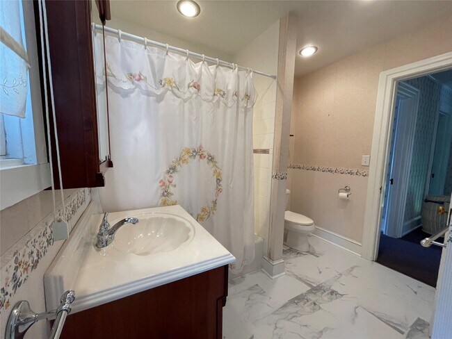 Building Photo - 68 Front St