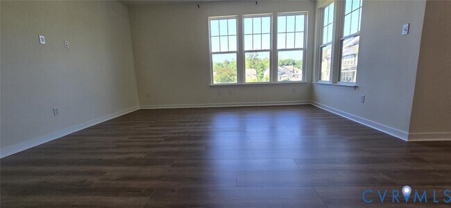 Building Photo - 9005 White Plains Ct