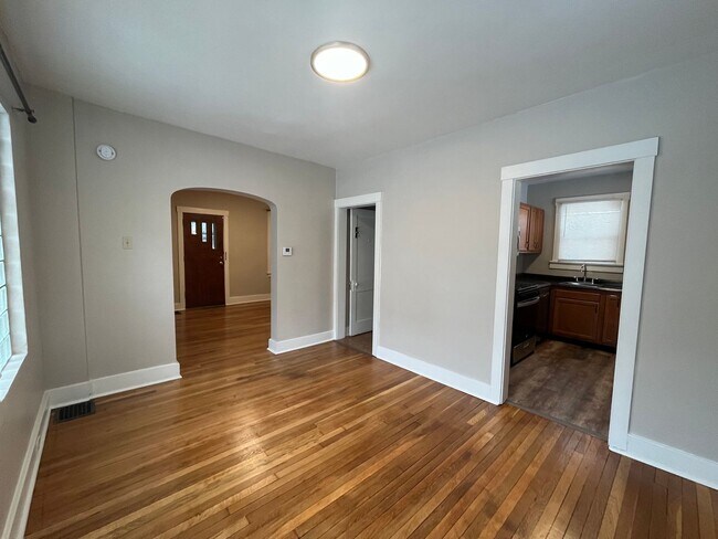 Building Photo - Lovely 2BR Home w/Fenced in Backyard!