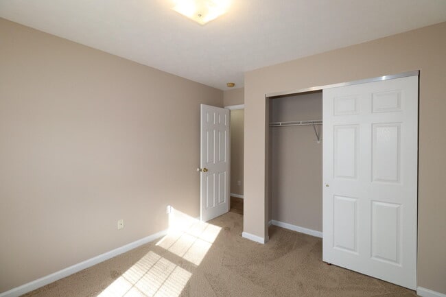 Building Photo - 100-102 Aubrey Dr