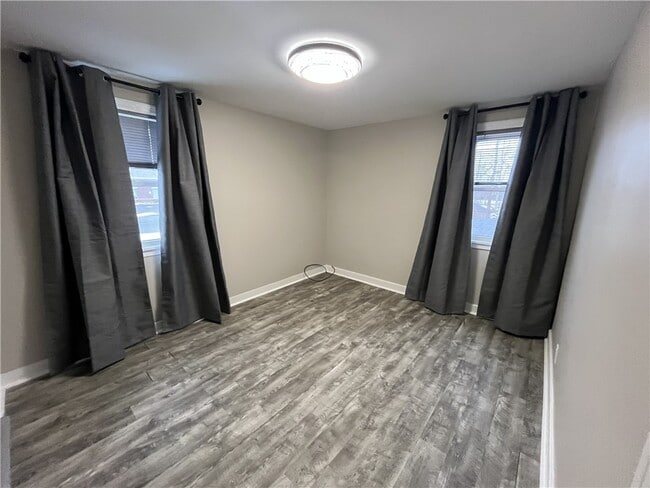 Building Photo - 898 Ridge Rd