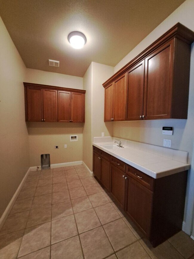 Building Photo - Custom Clovis Residence in Gated Community | Spacious Layout & 3-Car Garage!